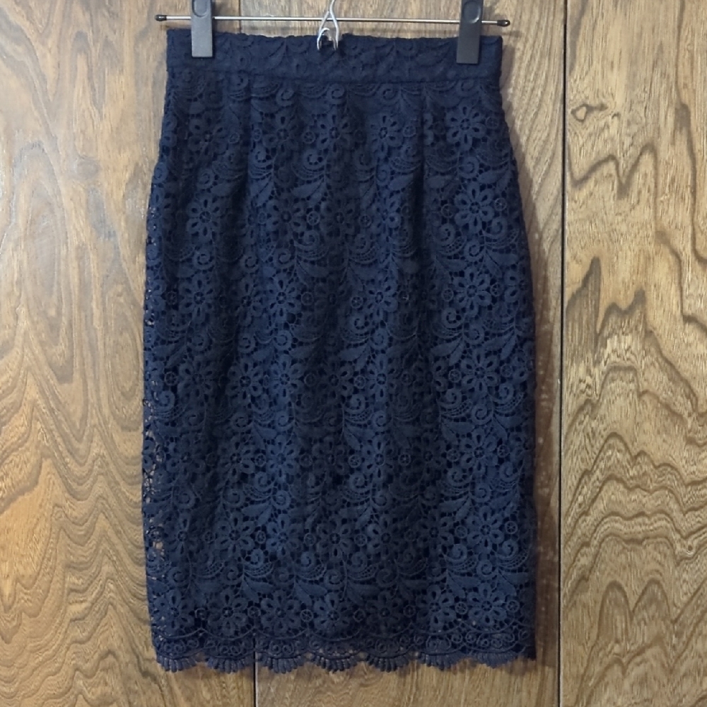 Uniqlo Elegant Navy Lace Skirt XS